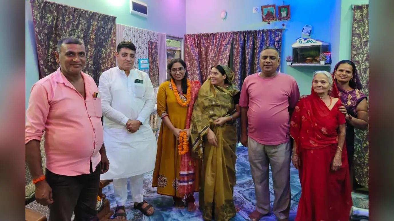 दो बार मिली असफलता, तीसरे प्रयास में अमृता बनीं आपूर्ति पदाधिकारी, बधाई देने पहुंचे विधायक राहुल कुमार